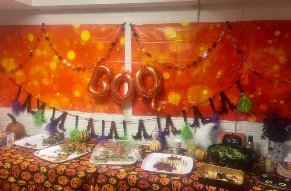 _TheBlueRibbon's tweet photo. We had a record number of foster youth, friends, & family at our Halloween party last night. Pumpkin painting, treats, games, and SLIME! So proud of our volunteers & so excited at the turnout. SO MUCH FUN! THANKS to Anne Arundel County DSS for your support! #blueribbonproject https://t.co/aKZr5c1NpL