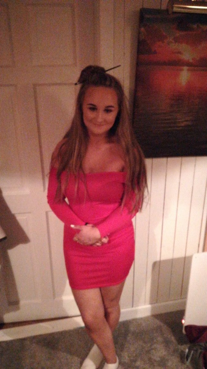 angeleyezx81x's tweet photo. This time last week Missy was only home after her hospital. Last night she looked just beautiful for her friends 18th. #stunning #daughter https://t.co/SL6aNRIKcP