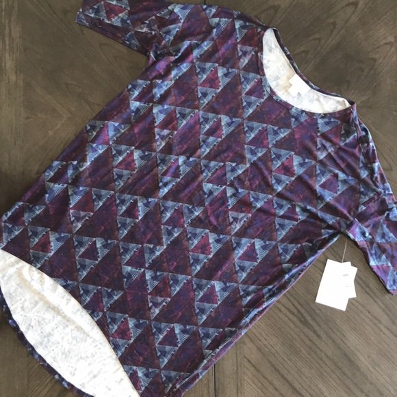 QuantumThrifter's tweet photo. So good I had to share! Check out all the items I'm loving on @Poshmarkapp #poshmark #fashion #style #shopmycloset #lizclaiborne #lularoe #chelseasky: https://t.co/sZSqRToJT5 https://t.co/YRybm18EhN