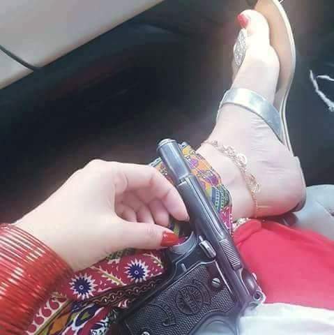 پښتو می درته ماته کړه رضا می کړی که نه ـ  
ما وخندل جانانه په خندا می کړی که نه.
