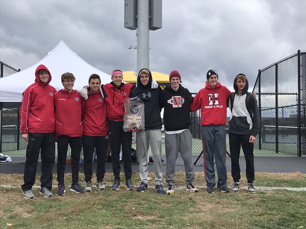 HHS_Chargers's tweet photo. Congrats to boys CC Sectional Champs @TheHamHouse https://t.co/GgaaVUXm2K