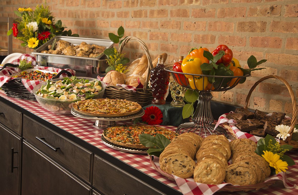 AureliosIsPizza's tweet photo. Catering... yeah, we handle that. #AureliosIsPizza #pizza https://t.co/fv1NXNCuwJ