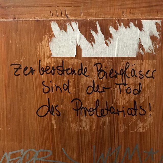 About last night.
#clubderpolnischenversager #proletariat #wc #klo #berlintoilets #toilette #bier #toiletsofberlin #beer #beerlovers #bier🍻 #toiletsofinstagram #instatoilet #toilettenvonberlin #isso #hochdieinternationalesolidarität #proletarier #bie… ift.tt/2yPrwI6