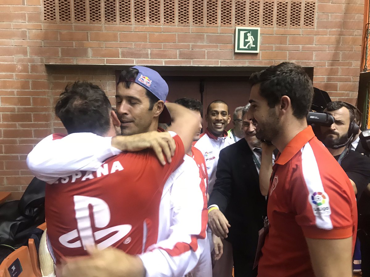 BCN_esports's tweet photo. Finaaaal! Victòria d’Espanya per 10-3. Enhorabona als campions del món! #PilotaViva #CMP2018 https://t.co/UzbxymUmIX
