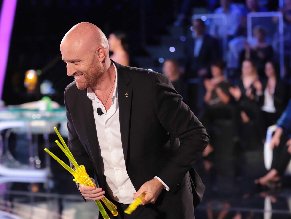 RudyZerbi's tweet photo. Se ci stai guardando RETWITTA che facciamo la conta 😂 #TuSiQueVales https://t.co/VY7VR0XiR2