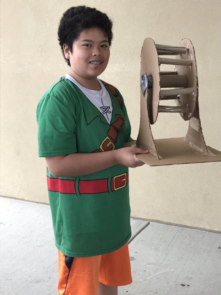 MrLeibowize's tweet photo. Overheard a student tell his mom, while building a cardboard Ferris Wheel, βI love this school... I get to come play with cardboard!β #cardboarddayofplay @UPAPolarBears #unionprepacademy https://t.co/ruS516T4VK