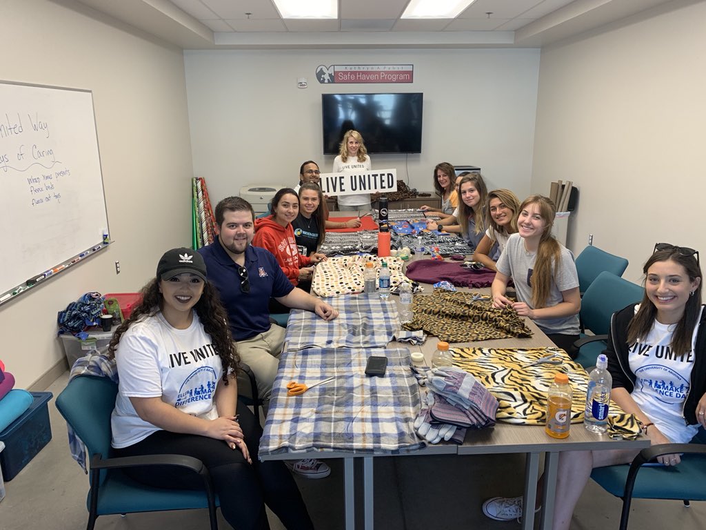 unitedwayaz's tweet photo. Thank you to @EllerCollege students and @WellsFargo for helping out @HSSAZ! #DOC2018 https://t.co/SPEVYQSXtp