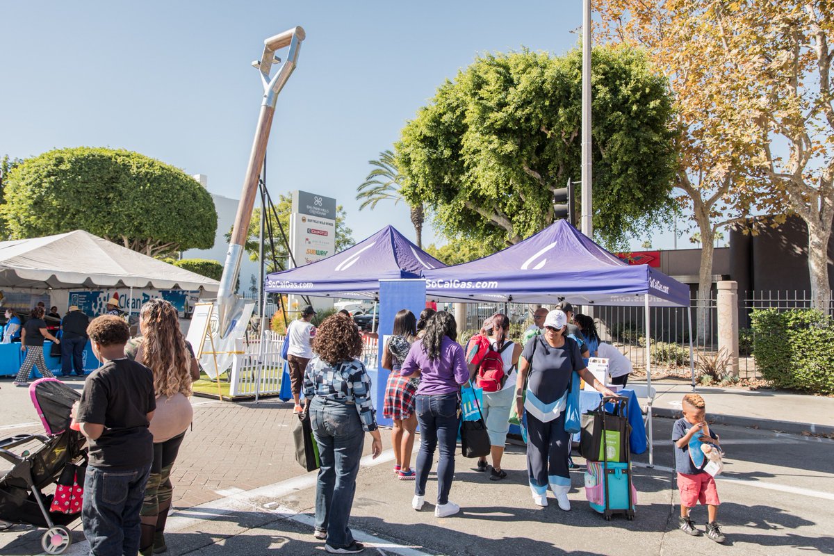 socalgas's tweet photo. Visit Taste of Soul’s Red Zone at booth #R114 to meet your local SoCalGas Team and take a picture with the Big Shovel. We’ll be sharing tips on safety and how to finance your energy efficient home improvements ” #BeSafe #TOS2018 #GGFinancing @tasteofsoulla https://t.co/MQIN3KFnvv
