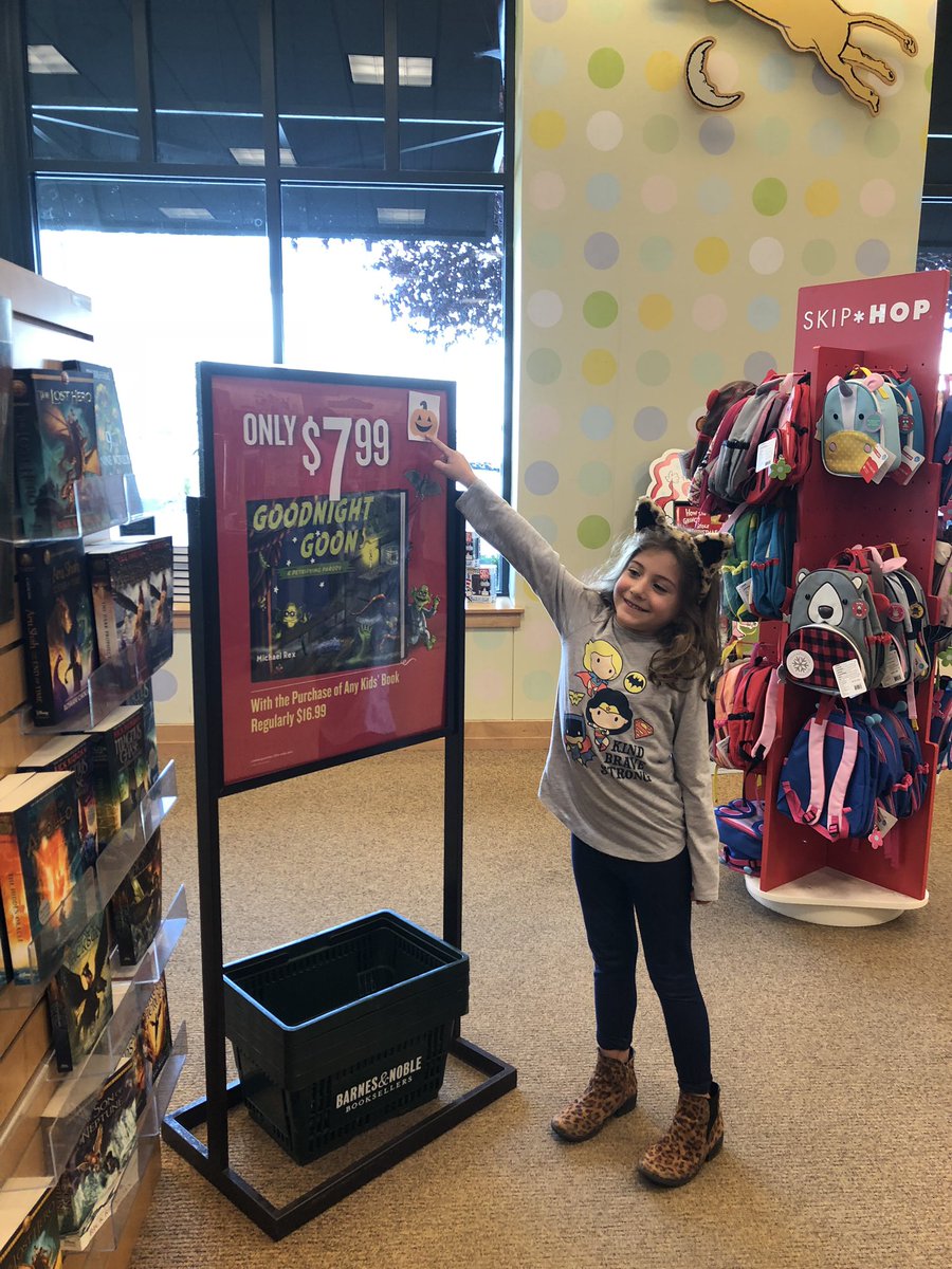 A fun girls afternoon for #BNHangout! Thanks @BNBuzz for the giveaways, arts & crafts, scavenger hunt and new author suggestions!