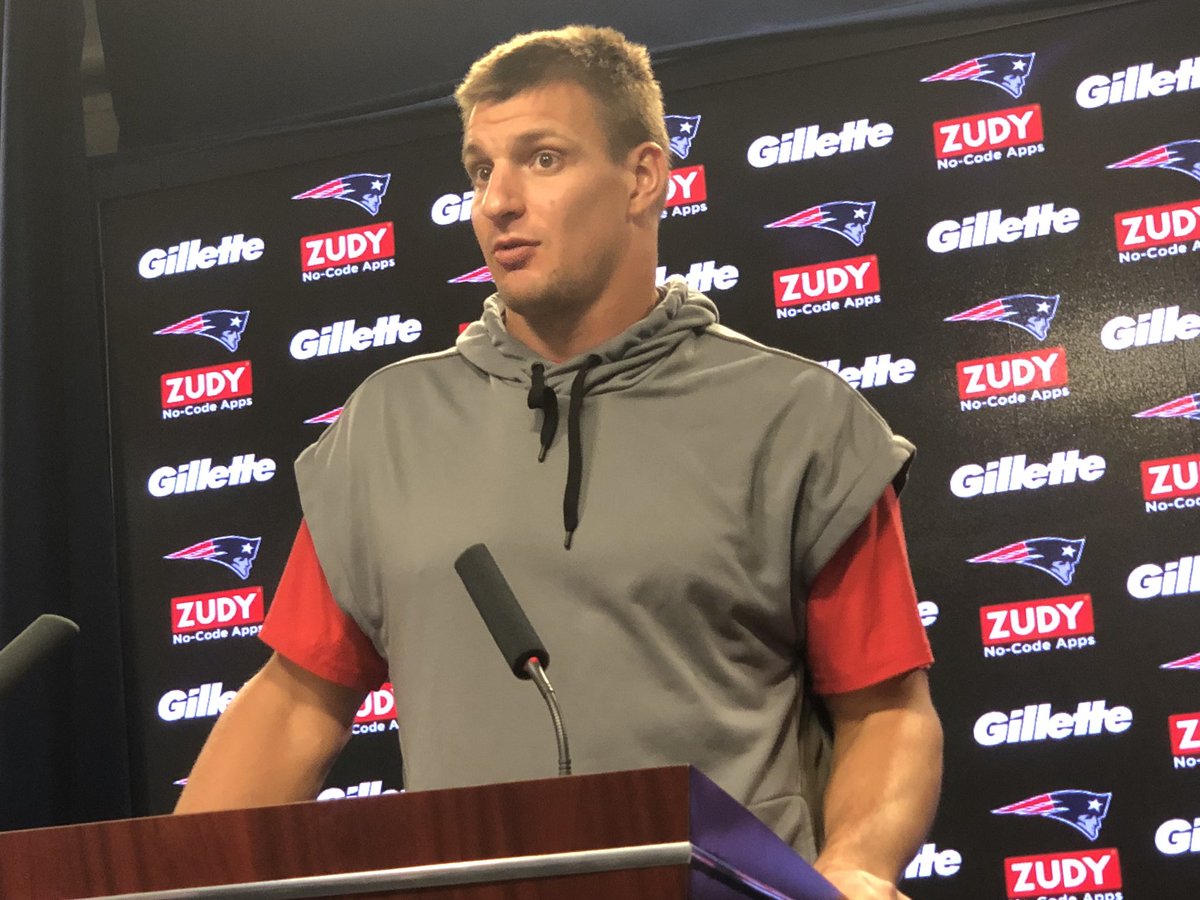 globejimmcbride's tweet photo. Breaking: #Patriots TE Rob Gronkowski (back) did not make trip to Chicago with team, per league source. Has NOT been ruled out yet, however. https://t.co/1PcSTDGemg