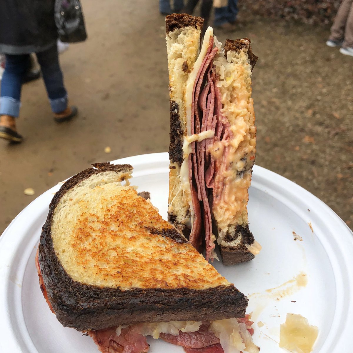 ohiofatty's tweet photo. reuben in the woods. #fattypost #fattytravels #ohiofatty #ohio #shakerwoods #shakerwoodsfestival #christmasinthewoods #reuben #sandwich #festival #festivalseason #quackers #october #yum #🤤#🥪#🌲 https://t.co/fkTXk6S4F8