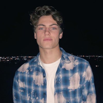 gabusant's tweet image. à la recherche d&apos;une pp qui me plait. #NouvellePhotoDeProfil