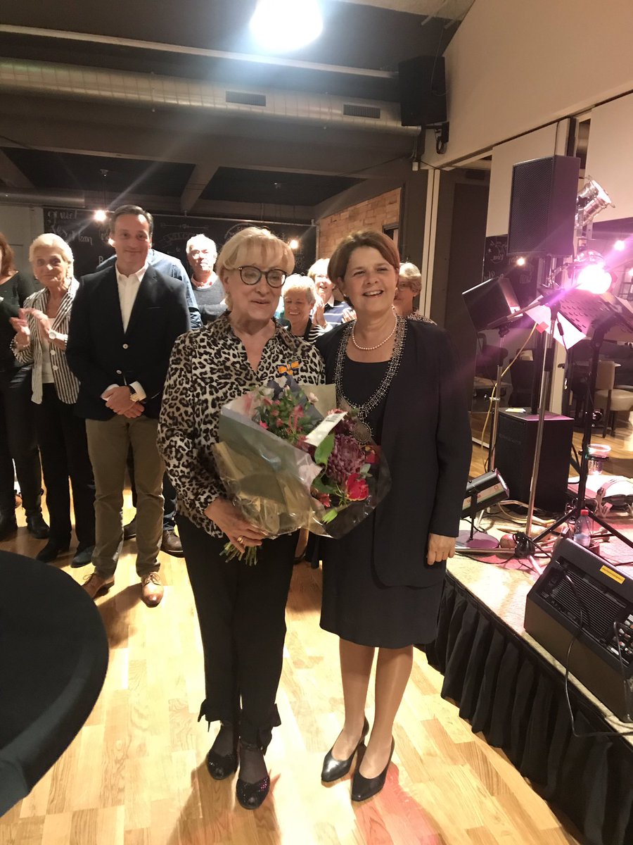 VanBijsterveldt's tweet image. Vanavond mocht ik een zeer verdiende Koninklijke Onderscheiding uitreiken aan mevrouw Rita (van der Bie-)Slob vanwege haar 60 jarige (zeer grote) inzet voor Dansschool Wesseling @danswesseling