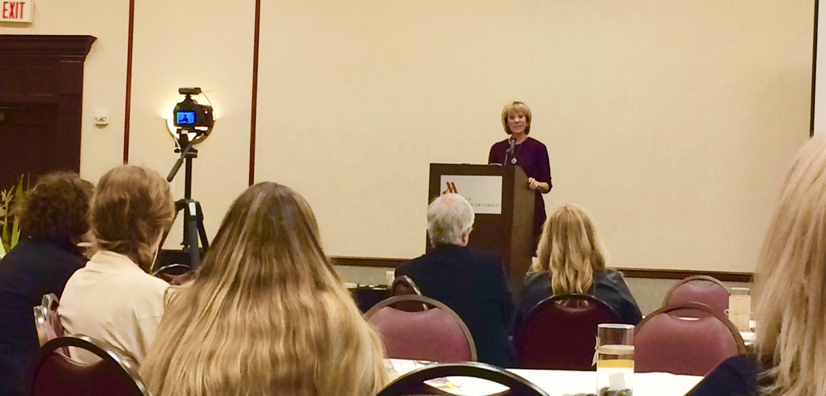 AndersonGL's tweet photo. Best advice for aspiring journalists from @rozvaronABC7:  "Learn to do everything!"  #IATE2018 https://t.co/AfueZs5P4n