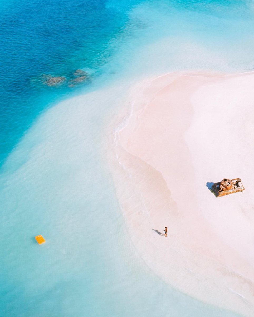 PRBucketList's tweet photo. Un paraíso tropical 🌅🌴🇵🇷
#PlayaFlamenco #Culebra
📷: sirkaick
.
.
.
#PuertoRico #IslandLife #WarTank #Playa #Clearwater #WhiteSand #CaribbeanIsland #TravelBlogger #Salty #Tropical #SetSail #IslaDelEncanto #TurismoInterno  #PRBucketList #PRBL #BeautifulDestinations #Travel https://t.co/VS9UPYqRQ2
