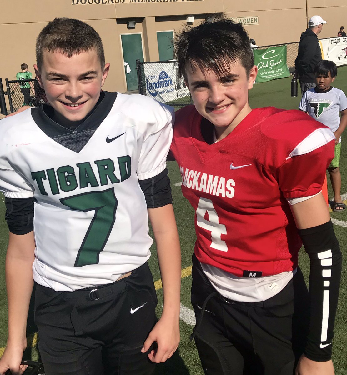 TheMikeLeeper's tweet image. Unreal 5/6 Football action between these two today! @tleeper7 @luke_baker4 #EForceMob #RisingStars #Fieldgenerals