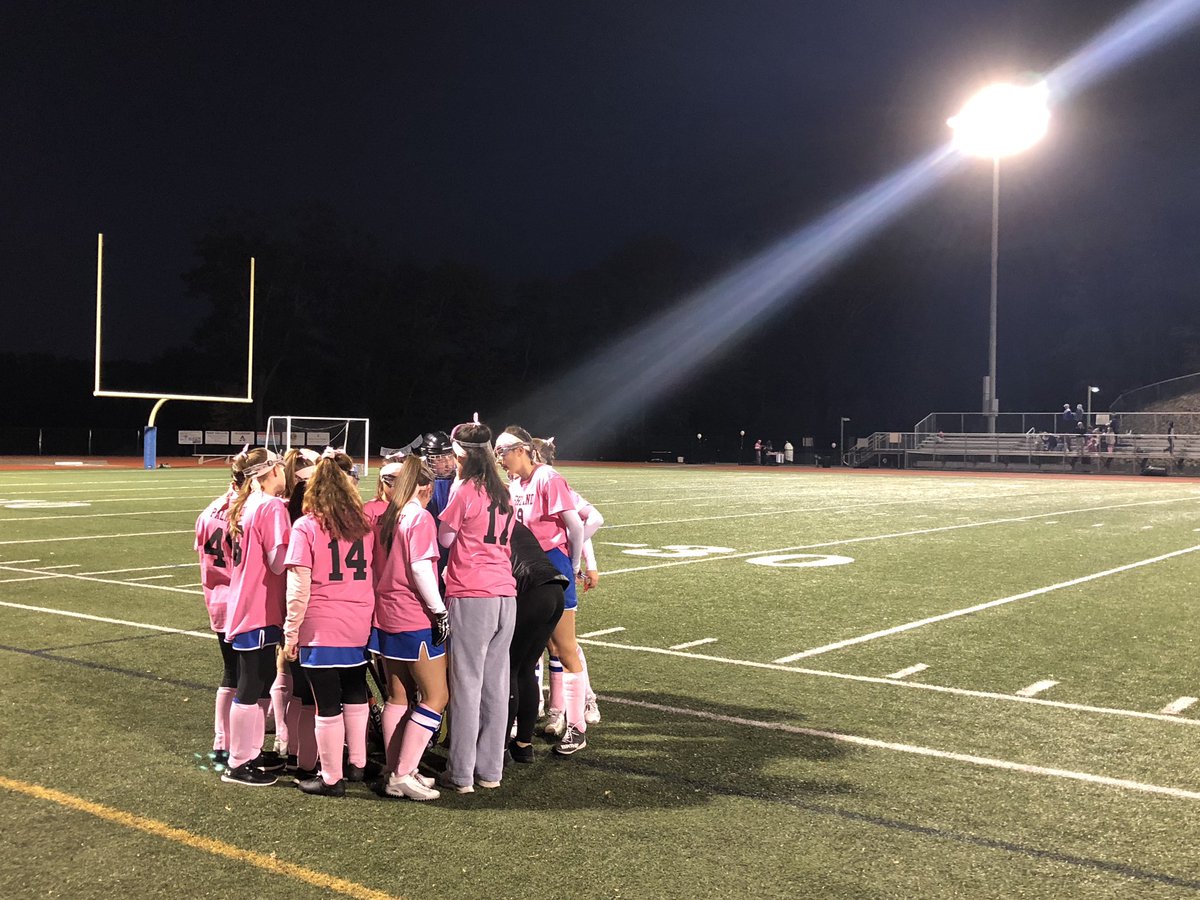 ClockerAD's tweet photo. Varsity Field Hockey huddles up before Pink Night. Currently up 1-0 after a goal by Sr. Captain, M. Norfolk! #pinknight #clockers @AshlandClockers @Kstcoeur https://t.co/nKG5axB9Sr