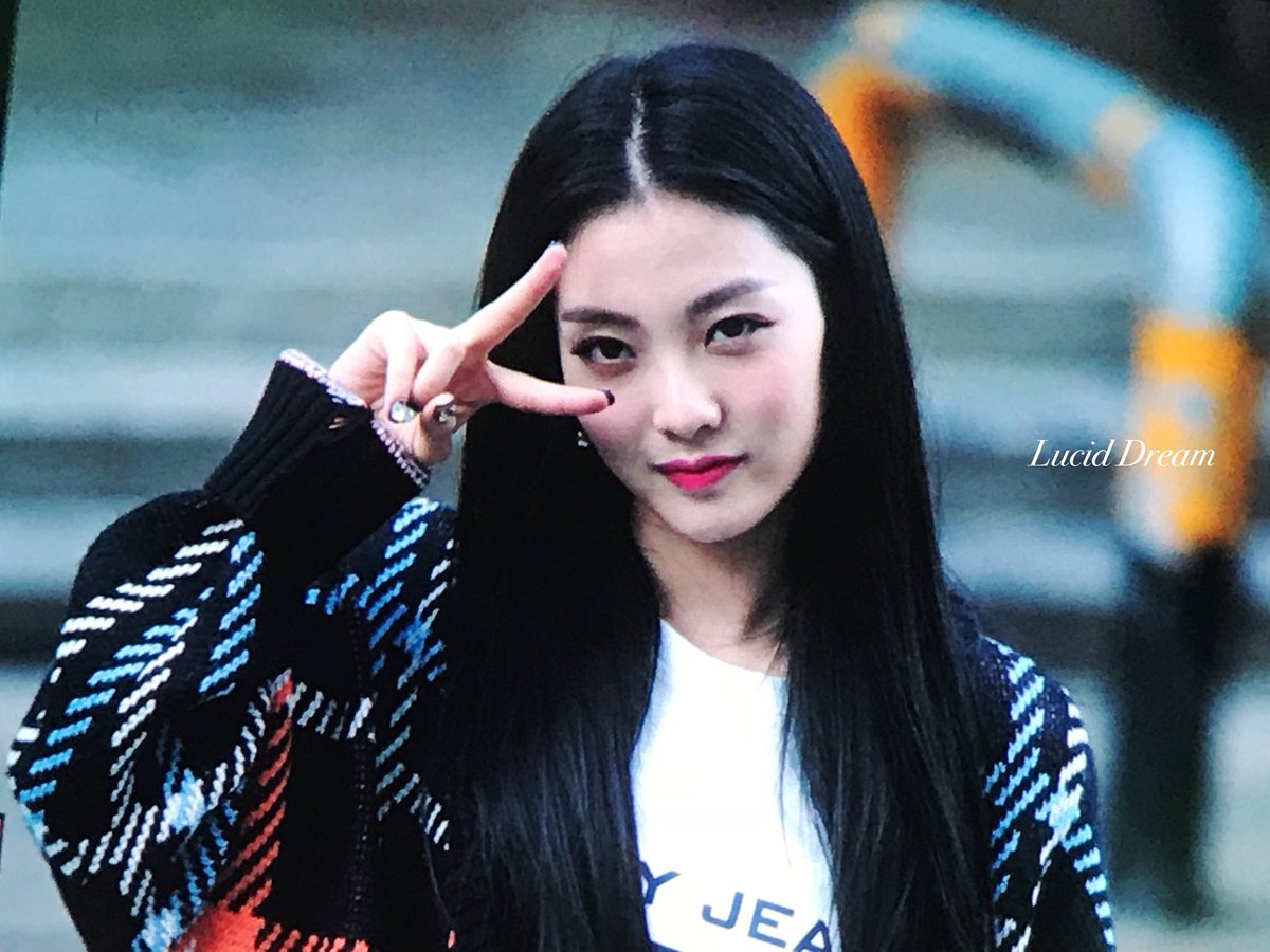 181019 뮤직뱅크 출근 프리뷰 
#위키미키 #루시 #노효정 #Lucy