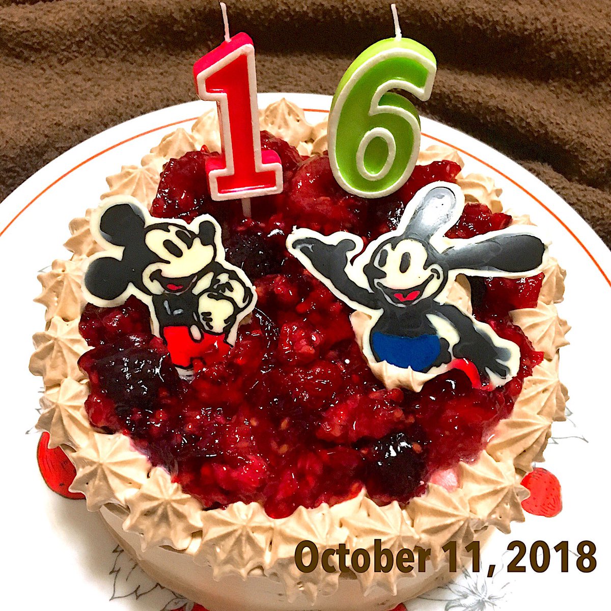 ヒロ 先日のお誕生日ケーキ 今年は二人ともミッキー お兄ちゃんはオズワルドも一緒に お誕生日おめでとう お腹ペコリン部 お誕生日 誕生日 ケーキ バースデー バースデーケーキ 手作り ハンドメイド ディズニー Disney T Co