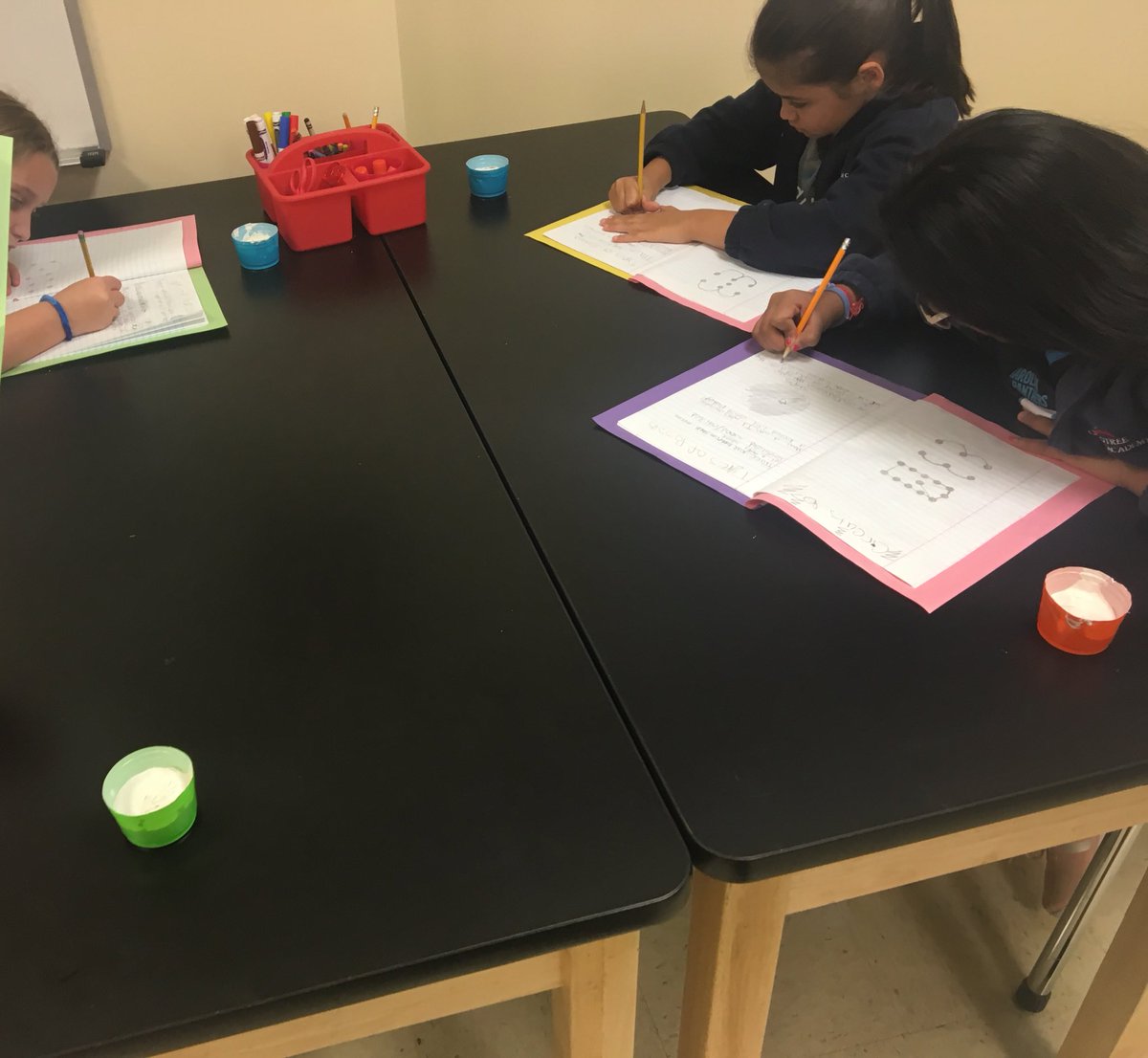 StepNoodles's tweet image. Changing states of matter &amp;amp; fossils in one lesson... oh yes we did! Kids loved seeing the plaster harden and get warmer as it became a solid. #sciencelabRULES @LangtreeCharter @CSUSAhq