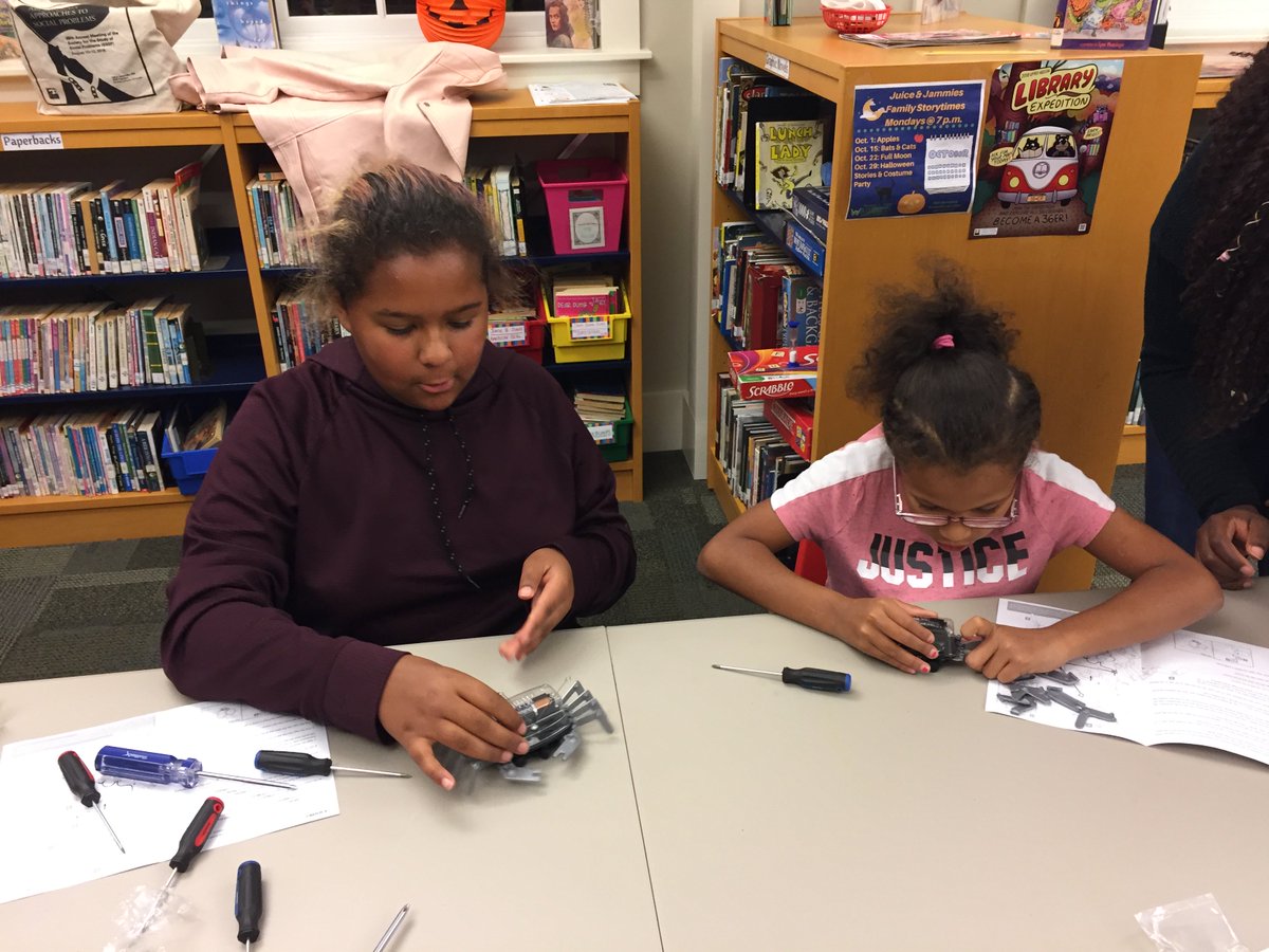WTVLTPubLibrary's tweet image. We had a great time making robots tonight! #techliteracy #weloveourlibrary