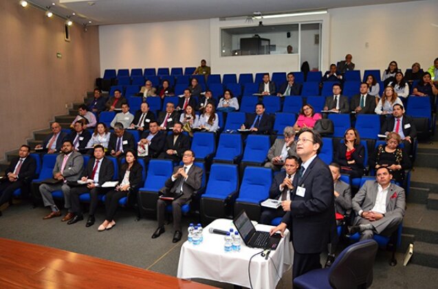AzulCementos's tweet photo. "Se invita a las empresas que no se encuentren certificadas a emprender su proceso" - Ing. Armando Montoya Figueroa en pláticas de responsabilidad social (abril 2018) https://t.co/y9Ya8zZlPL
