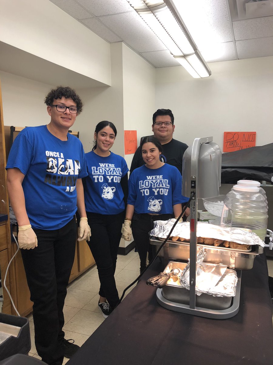 oso_new_tech's tweet photo. Thank you Culinary Arts for feeding NT facilitators and our NT coach. @newtechnetwork @gaylenb @scottgray77 https://t.co/vG6Z96lzw4
