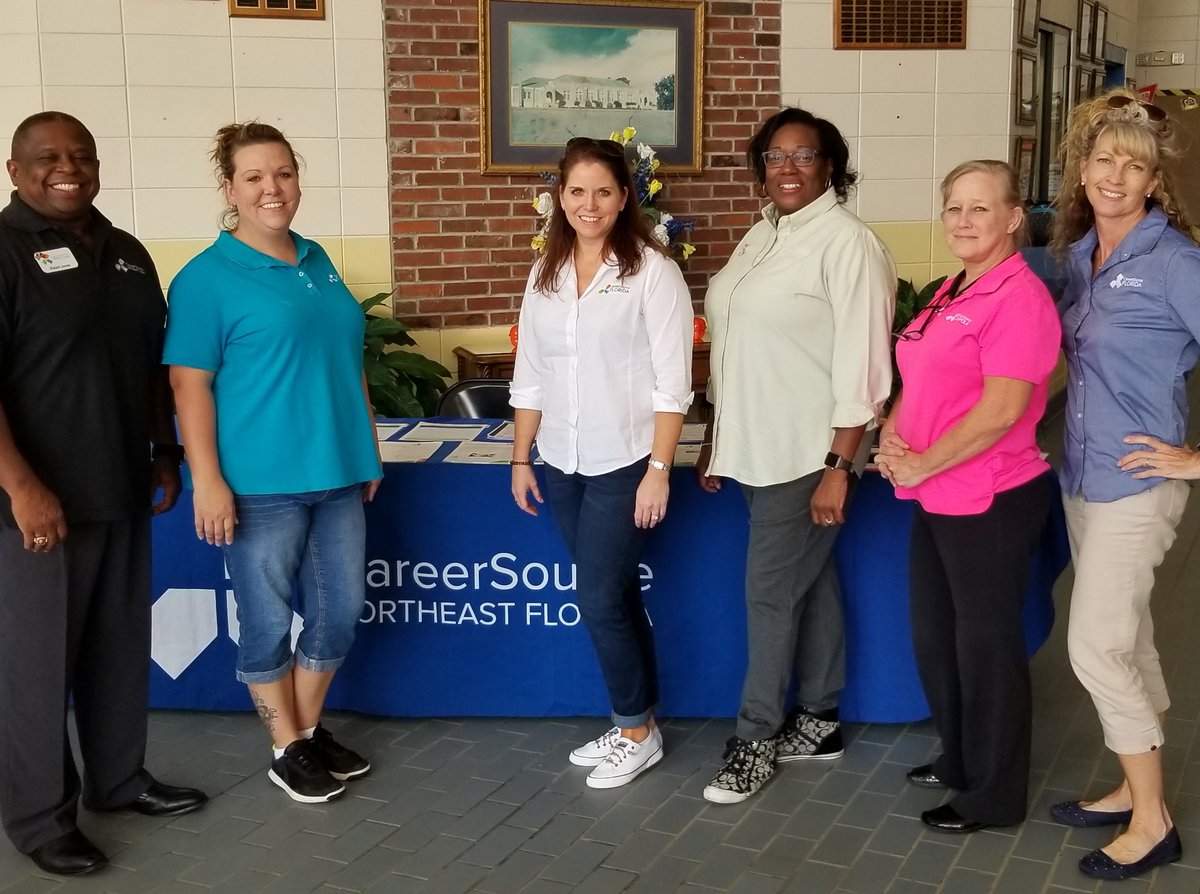 CareerSourceFL's tweet photo. Our @MDennardCEO and team, honored to bring supplies and say thank you to the team from @CareerSourceNEF here in Sneads to help @CSChipola get folks connected to available work and support services. #HurricaneMichael #recovery #rebuilding #FloridaStrong https://t.co/ZkyiVskdhm