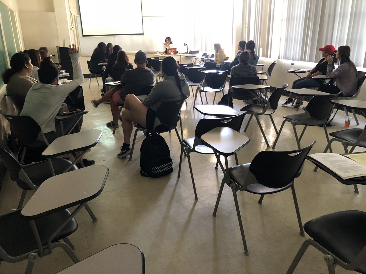 BetsyHays's tweet image. Enjoyed my visit to Fundamentals of PR with @NancyVanLeuven today! #PRDogs #HowWeMCJ ☀️