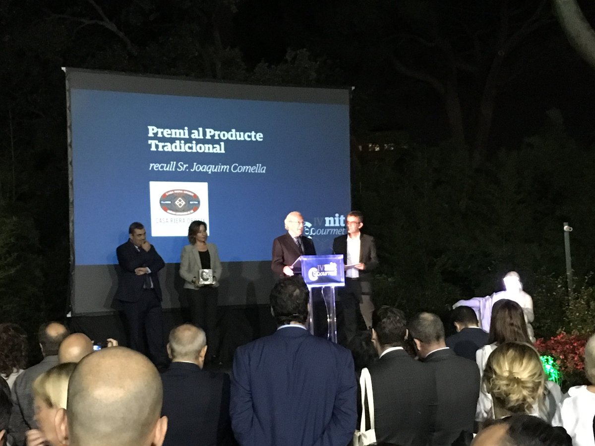 flavorcook's tweet photo. El premio al producto tradicional de la #NitGourmet2018 de @cataloniagurmet fue otorgado a @CasaRieraOrdeix por mantener la misma esencia, calidad y elaboración de hace más de 150 años 👏🏻👏🏻👏🏻👏🏻 Enhorabuena!!!! 😋😋 https://t.co/dnm59wHRHY