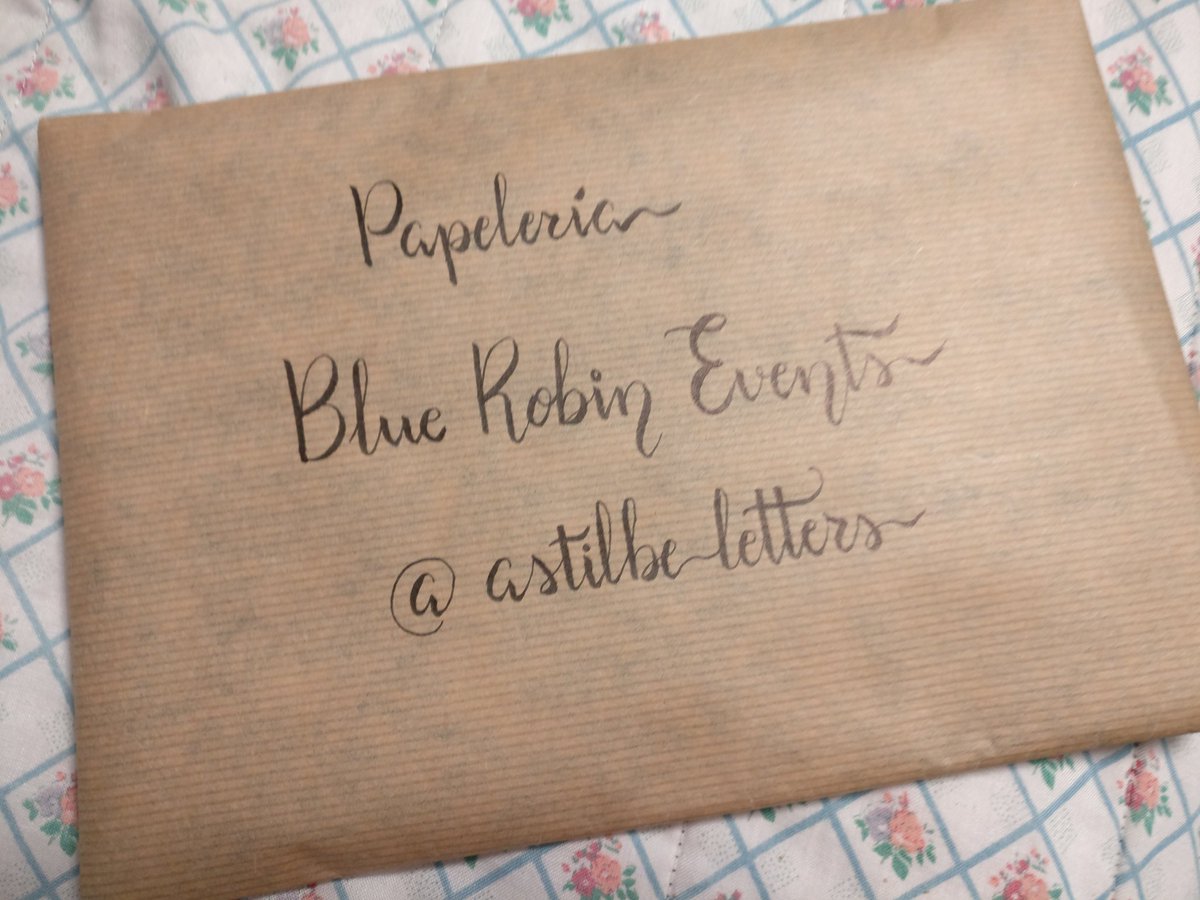 bluerobinevents's tweet photo. Él último detallito que nos faltaba para las @1001bodas, la papelería de #cocoymoca con la caligrafía de #astilbeletters ¡Qué ganas de que llegue mañana! https://t.co/wad4vlgNDH