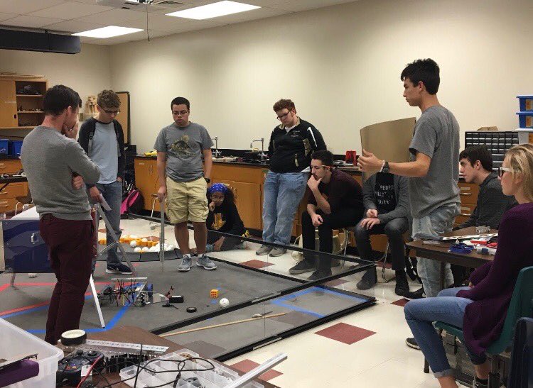 RedLionRarBots's tweet photo. Starting off today’s practice with a team meeting! ⁦@rlschools⁩ ⁦@FIRSTweets⁩ https://t.co/tANW2BVf17