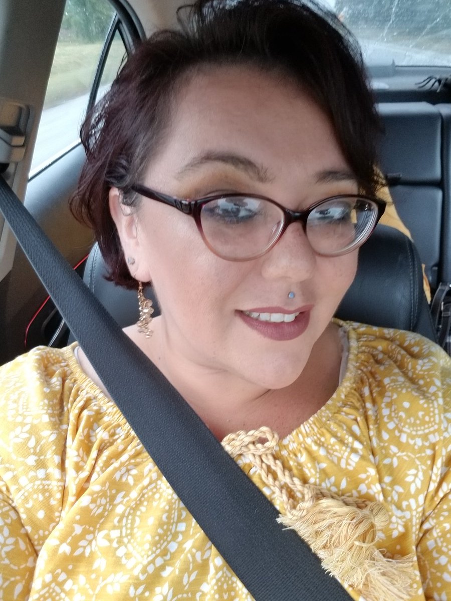 StilettoLC's tweet photo. @JeffreeStar which skin frost color do you think would be best for my complexion? Thank you in advance for your thoughts! https://t.co/Fm6LHoqjmi