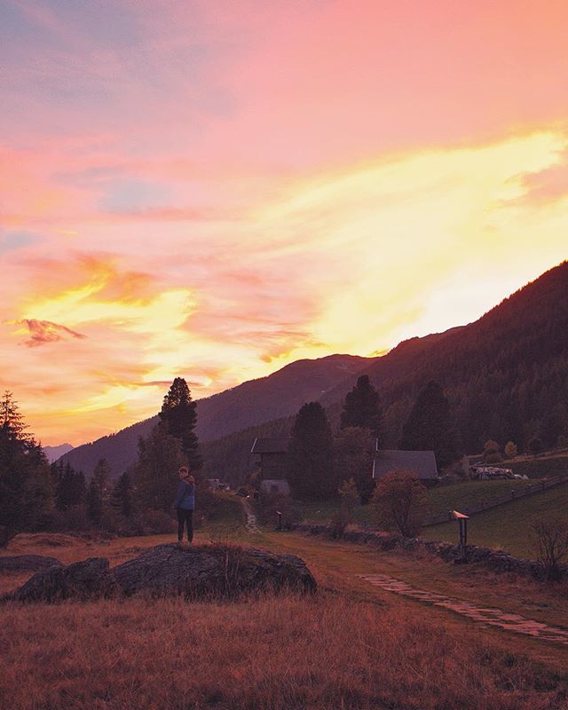 Panguizzo's tweet photo. I cieli del #southtyrol •
•
@visitsouthtyrol @kolkrabenjan
@sandintaufers_campotures #dolomites #valleaurina #MasterPhotoTour #MTP2018 #campotures
#südtirol #suedtirol
#volgobolzano #trentino #altoadige
#igerstrentino #ig_trentinoaltoadige #yallers… https://t.co/MH5tEBuUkO https://t.co/6v1PuO4U5p
