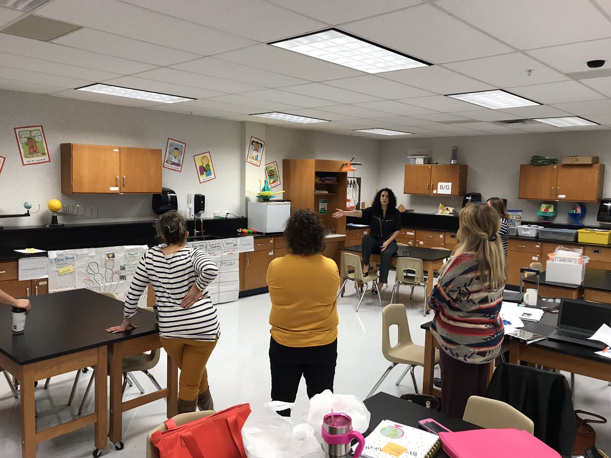 ysluvs2teach's tweet photo. Bilingual Cadre PreK-2! Loved the strategies presented today! #gladified #boydchampions # #Allenlearns #allenELLSoar @LauraD0612 @Rountree_AP @Judith_Coffman https://t.co/SyLTO1a6WL