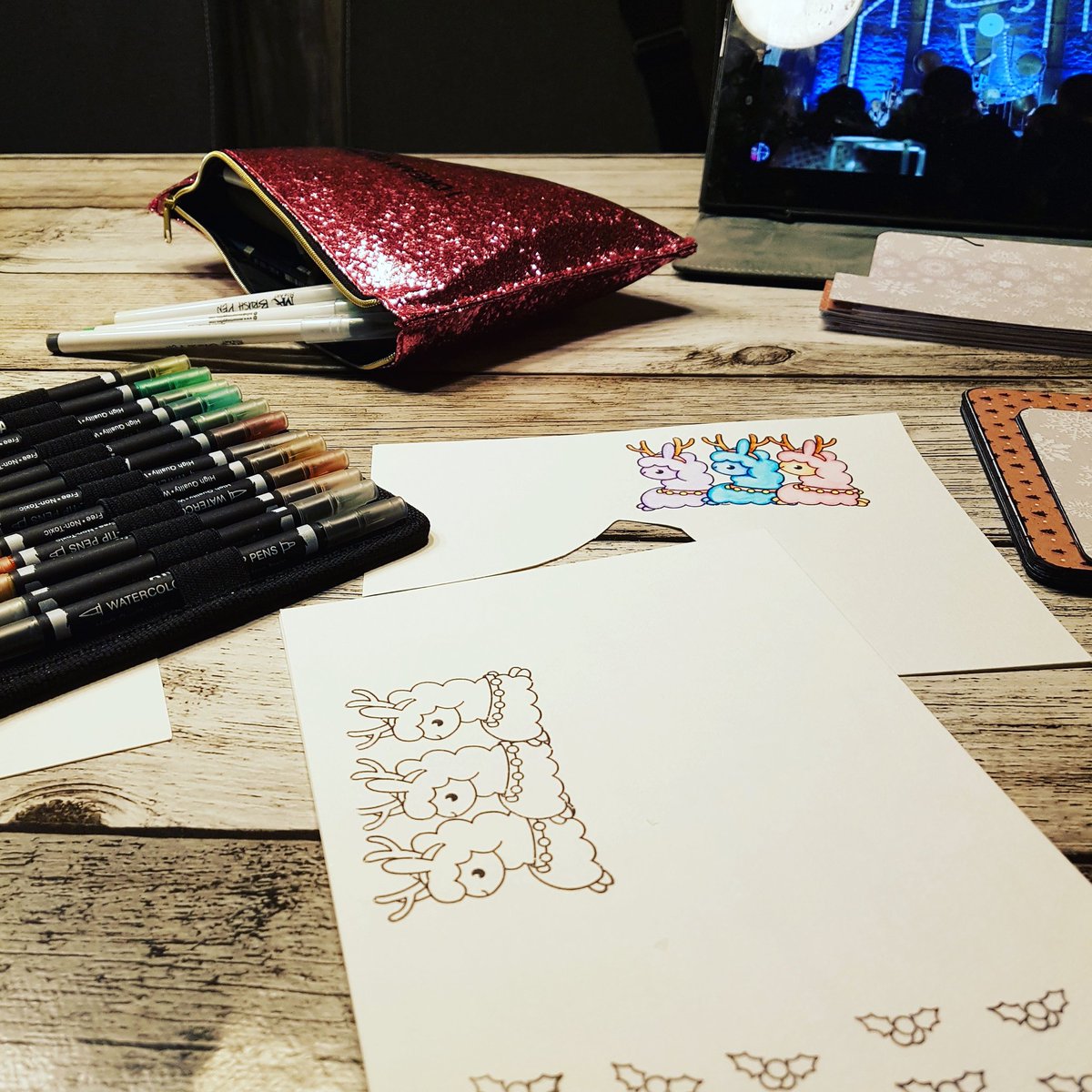 DaniLinsi's tweet photo. Es wird langsam Zeit mit den #Weihnachtskarten anzufangen.
Ist ja nicht mehr lange Zeit
#basteln #stempeln #clearstamp #colorieren #beimfernsehen #babylonberlin #entspannen #zeitfürmeineideen #zeitfuermich #lama #lamadrama #eswirdbunt #kitschig #cute https://t.co/Aohri2d9RM