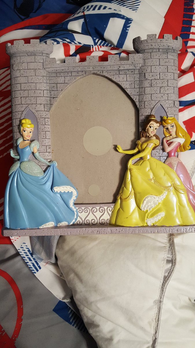 LT_RealmCreator's tweet photo. Found this #Disney #Princess Picture Frame and I am hoping @QueeenBing will #Allow me to put a #FacePicture of Her in it and sit it out in my room https://t.co/tsag0Uz50g