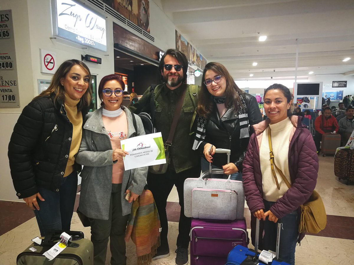BCVJUAREZ's tweet photo. Recibimos el día de hoy en el aeropuerto a los medios de comunicación que formarán parte de "One Región - One Table" en donde se les mostrará lo mejor de Ciudad Juárez 👌✨
#OneRegionOneTable  #SaboresDeLaFrontera
@CulturaColectiv  @foodandwine @el_souvenir @cronicasabormx https://t.co/uJQFLE3yrq