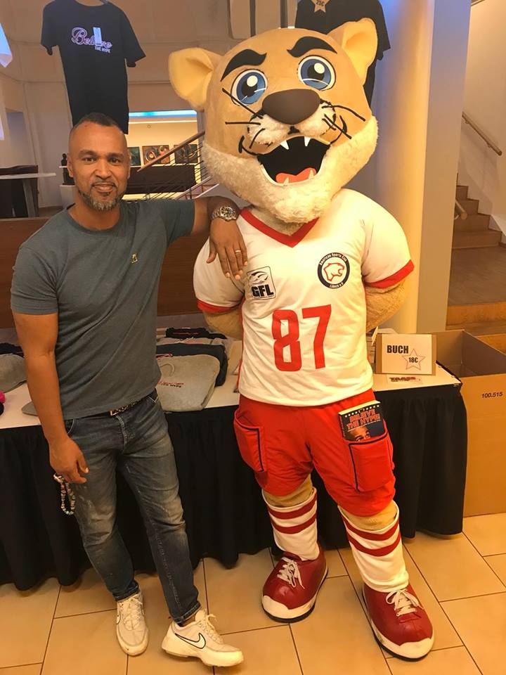 luebeckcougars's tweet photo. Treffen der Giganten mit @EsumePatrick 
#RanNFL #rannflsüchtig  #Lübeck #Esume https://t.co/GIOhVkYjPj