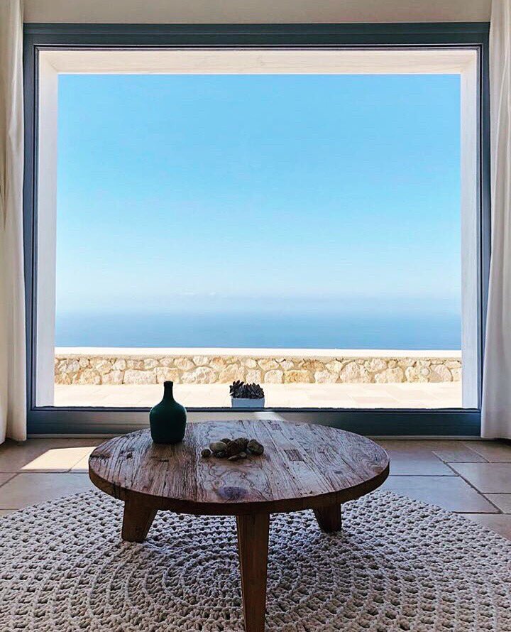 EnastronS's tweet photo. Executive suite with a contemporary design featuring magnificent view!

#enastronsuites #Santorini #Greece https://t.co/zwgauwhmjw