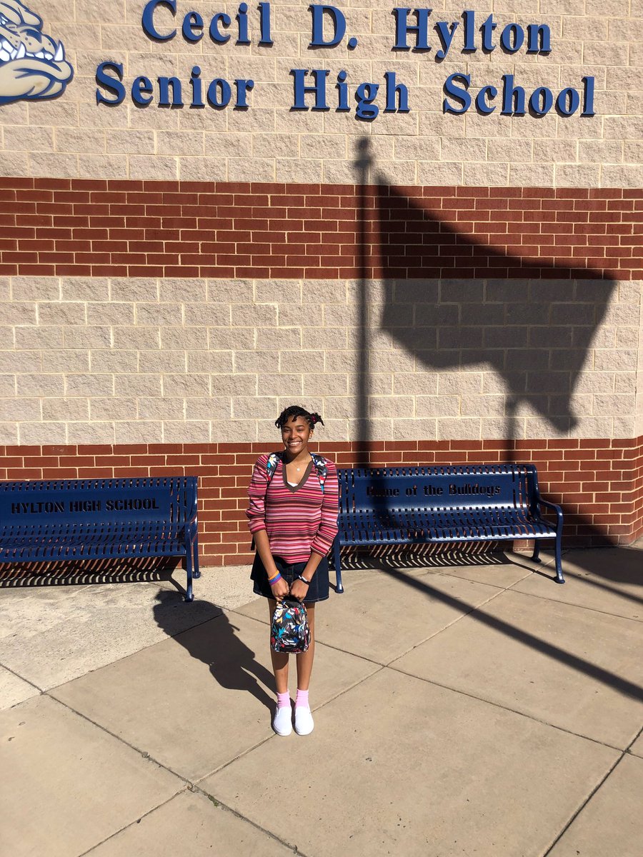 ILOVETAYLOR337's tweet photo. sometimes the first day is just too fun not to repeat 🤪 #HHSSpiritWeek https://t.co/Xk8BY34kbO