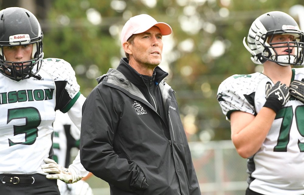htsumura's tweet photo. Mission earns its football wings, rush-heavy Roadrunners pay homage in adopting John Barsby's double-wing offence! https://t.co/yWL69xAQWn @MissionSeniorFB @KSSowlsFootball @bchsf @kevinwiens @CoachTFord @CoachNill @AbbyPanthers @ltsssports @TFSRavens @stmcfootball https://t.co/kYBYvgBPfM