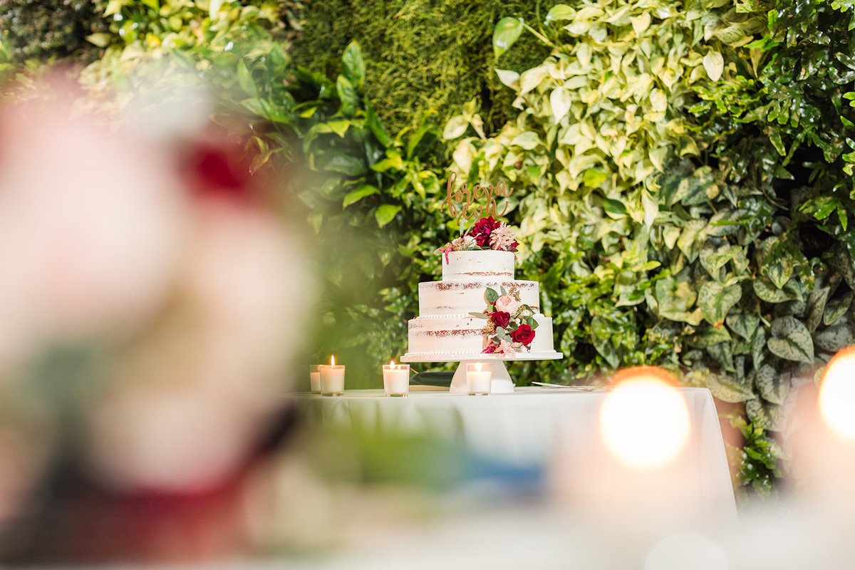 PhillySnapBooth's tweet photo. Fall is coming with reddish, burgundy and greenery colors taking you to a fall song with this gorgeous wedding hosted at @Natirar1912 Flowers by @TWflorist Photos by Lauren Kearn and so much fun by @PhillySnapBooth 
#natirarweddings #fallwedding #NJvenues #falldecor #ceremonyarch https://t.co/AHcXjVhWb4