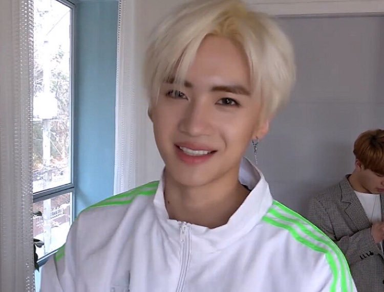 hyunsukgirl's tweet photo. Você é uma pessoa incrível, tem uma voz tão doce, é tão lindo e fofo.
Você é muito precioso e especial, qualquer pessoa que conheça você tem muita sorte.
Eu estou sentindo sua falta, eu espero que você esteja bem.
Se cuide, te amo ❤
#2YearsWithYanAn https://t.co/x1lMhdQdhK