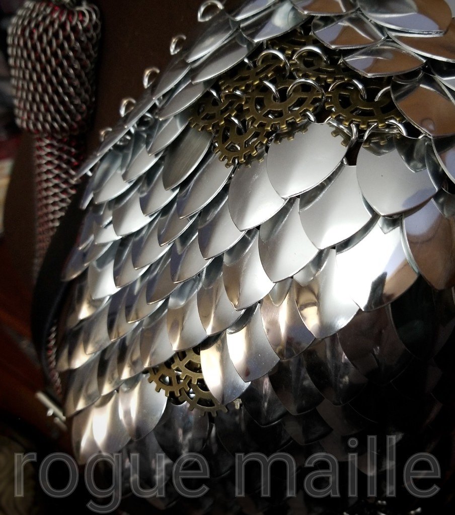 RogueMaille's tweet photo. Teslacon is just around the corner! Are you ready for the Battle of Britain? #chainmaille #chainmail #scalemaille #scalemail #teslacon #teslacon9 #steampunk #steampunkfashion #steampunkjewelry #armor #cosplay #handmade #roguemaille https://t.co/dWVxZVqP0B