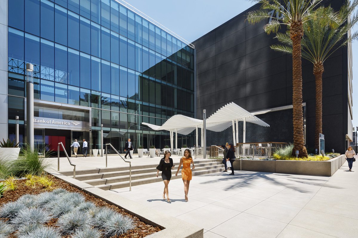 EMMESCO's tweet image. Have you experienced the new urban oasis at 701B? Grab a donut at Nomad in the lobby and enjoy the shade and soothing sounds of the water wall right on 7th Ave. 701 B Street | San Diego, CA.