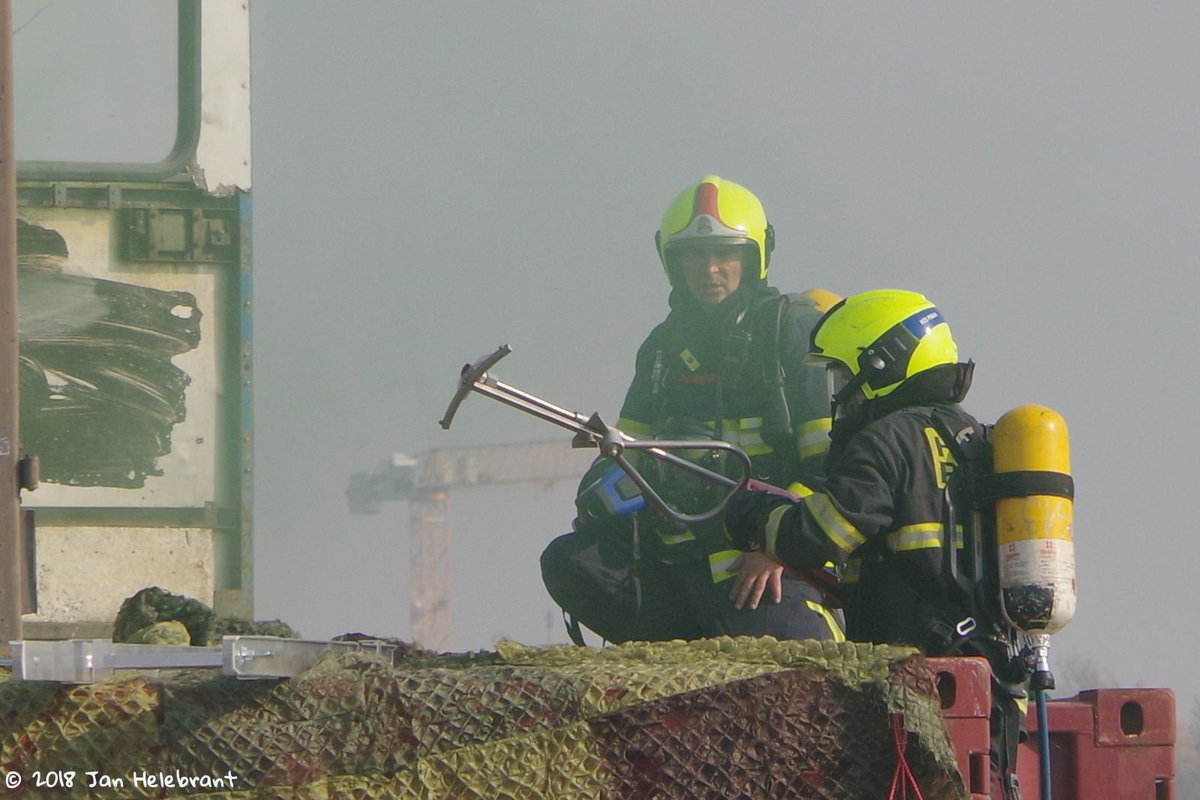 jhelebrant's tweet image. Koukám, že @HasiciPraha nám dnes v Letňanech na #FutureForcesForum 2018 krásně ukázali systém CCS COBRA od @ColdCutSystems v akci.