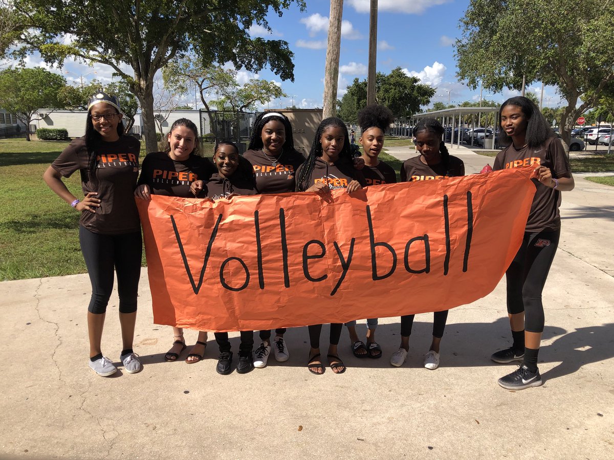 piperprincipal's tweet photo. What a Great Pep-Rally Today at the Bengal Nation! It was Fun and Exciting! Thanks to @Piper_Athletics @piperhighsga and @99JAMZ for Making the #PiperHOCO2018 Pep-Rally Such a Success! #PiperFun #PiperPride https://t.co/GBfZLac51U