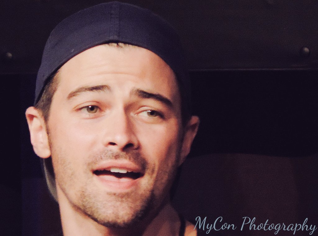 myconphoto's tweet photo. Matt Cohen, May 2017
#PurCon3 Karaoke, Düsseldorf, Germany 🎶🎤 https://t.co/D65Y2yUzkH