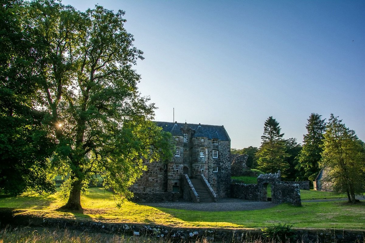 cgtnenespanol's tweet photo. #Rowallan, un #castillo del siglo 12 en Ayrshire, #Inglaterra, se abre por primera vez en 70 años al público y es posible alquilarlo a través de #Airbnb.
https://t.co/0qFNSvjZbw https://t.co/4APTWOb89L